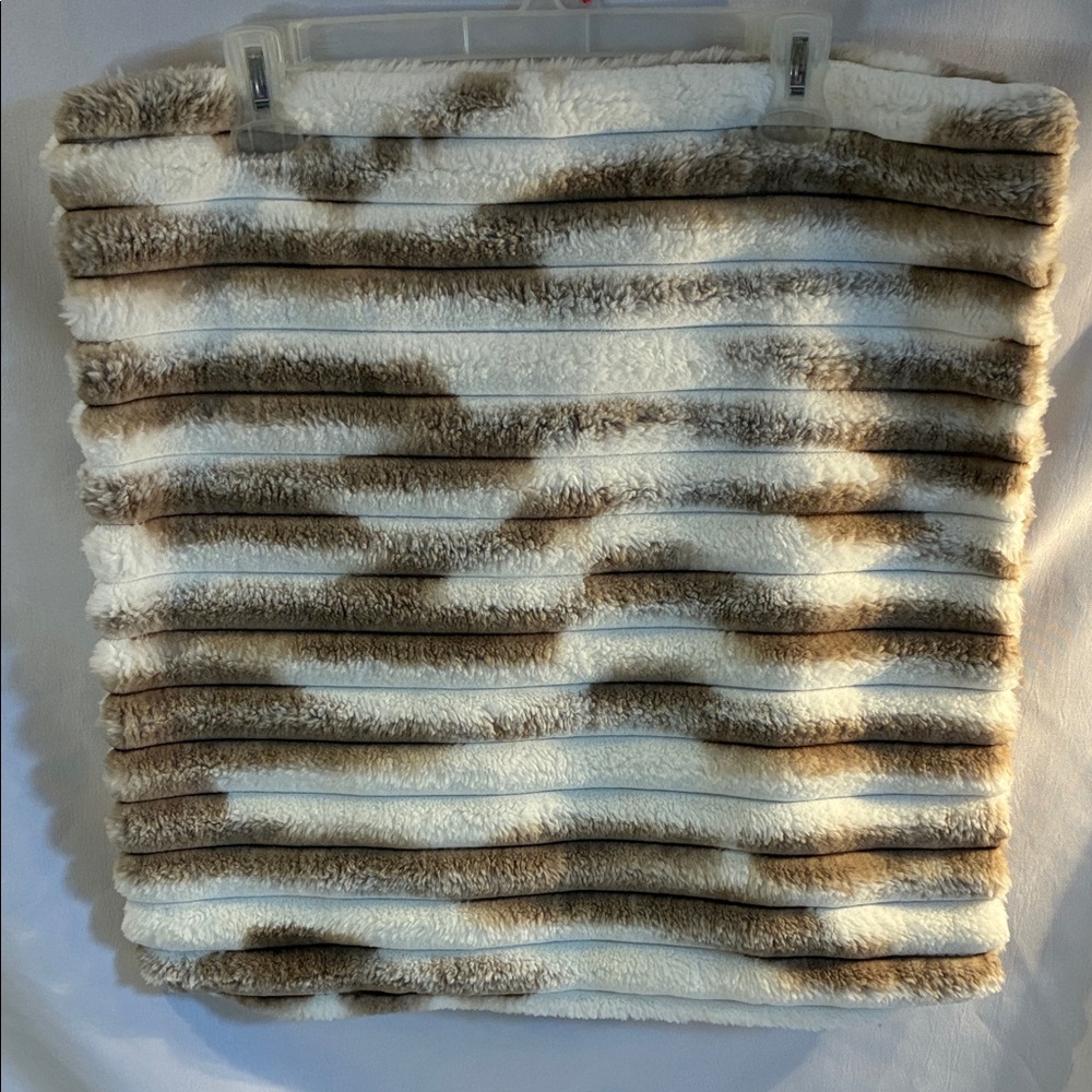 White & beige/light brown faux fur ribbed square throw pillow cover home decor